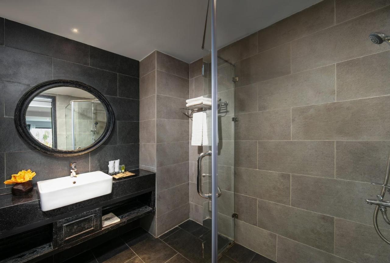 Family Room with Balcony,1006629286:JPEG